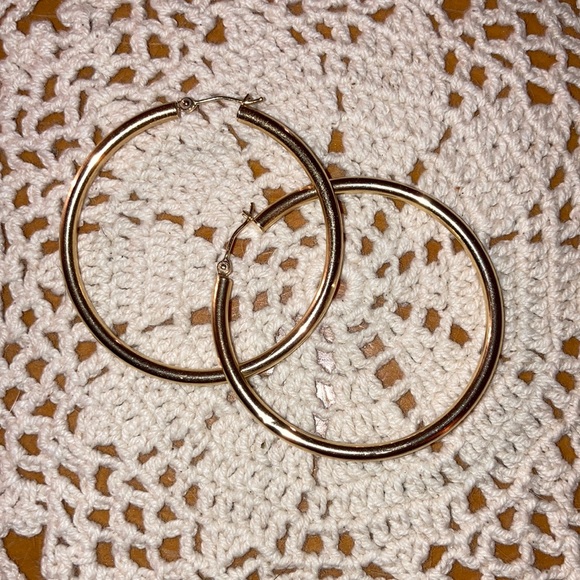 14kt yellow gold hoop earrings
